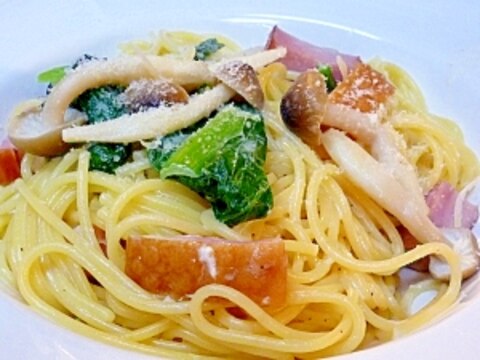 小松菜とベーコンとしめじのクリームソーススパゲティ